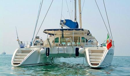 Catamarano ecologico e privo di barriere per i disabili