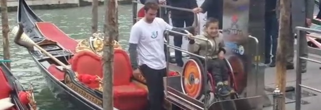 Gondola4all : inaugurata a Venezia la prima pedana per sedia a rotelle per andare in gondola