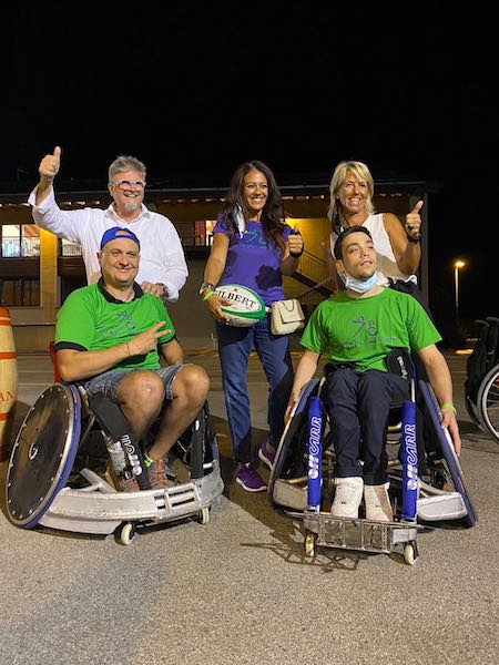 L’atleta paralimpica  Giusy Versace dona due sedie da wheelchair rugby ai  “4 Cats” di Vicenza